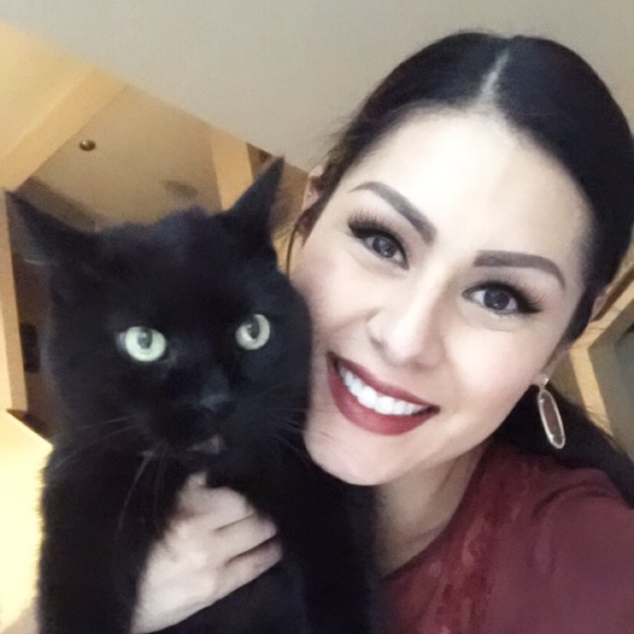 Meet your Posher, Ashley - Picture 1 of 1